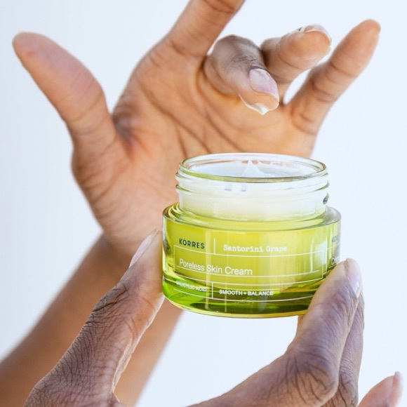π KORRES Santorini Grape Poreless Skin Cream - Picture 2 of 11